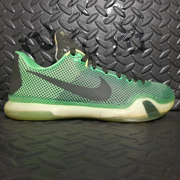 kobe x elite grinch